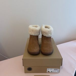 UGG JORIE II